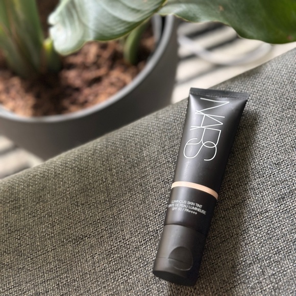 NEW NARS Luminous Skin Tint SPF 50/PA++++ - Picture 1 of 4